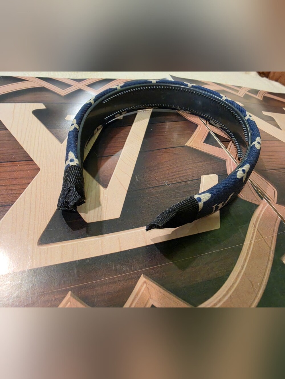 Designer Fashion Navy Monogram Headband LV - Picture 5 of 6